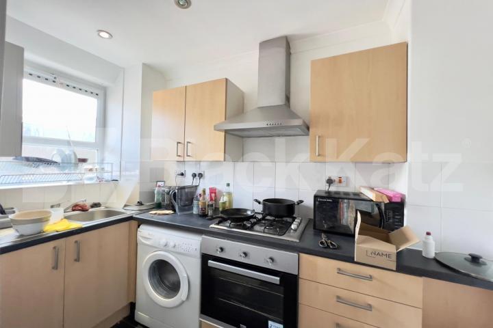 Recently refurbished with neutrally decor & wooden floors throughout  Hercules Road, Waterloo